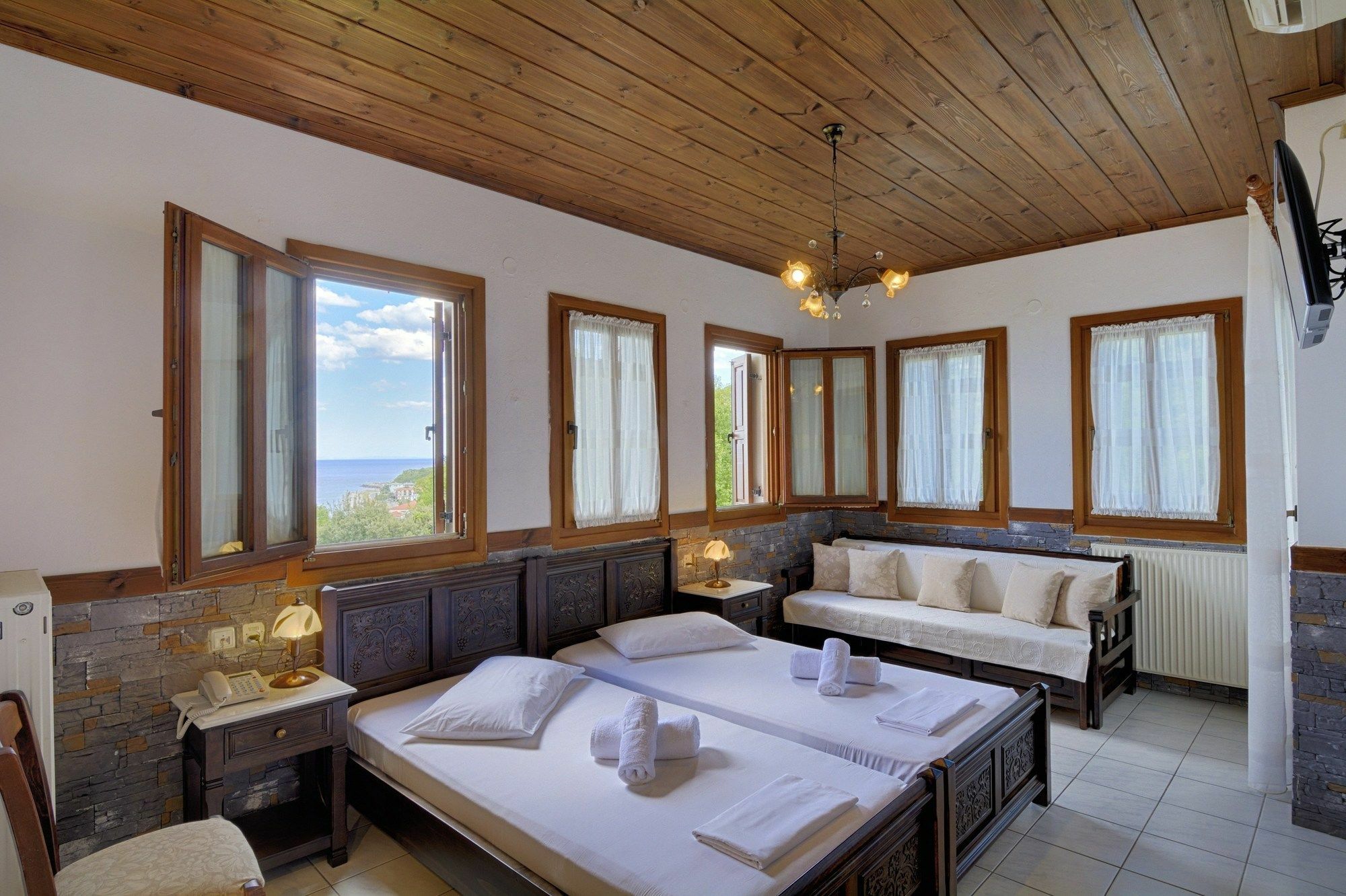 Agnadi - Hotel Chorefton